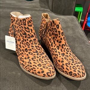 Arizona Jean Company Brown Ankle Booties with Elastic Panels